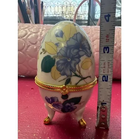 TRINKET BOX White Porcelain Egg Shaped Footed Gold Design w/ Baby Blue Center‎ - Picture 5 of 5